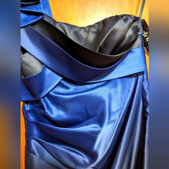 Dress - Picture 4 of 6